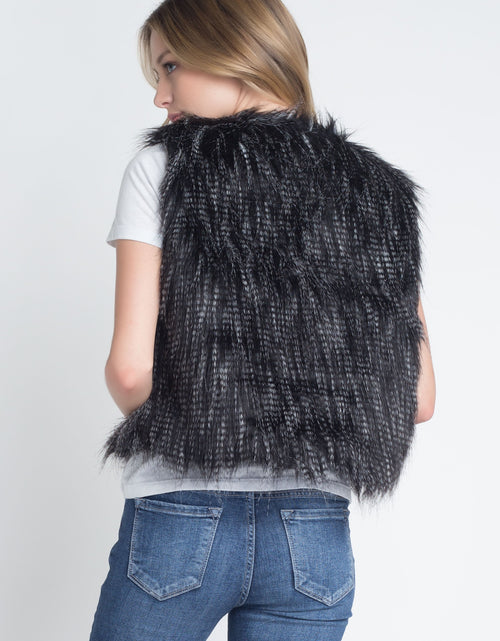 Load image into Gallery viewer, Women&#39;s Faux Fur Sleeveless Vest
