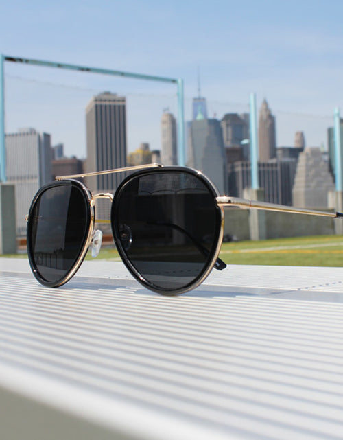 Load image into Gallery viewer, Jase New York Stark Sunglasses in Black
